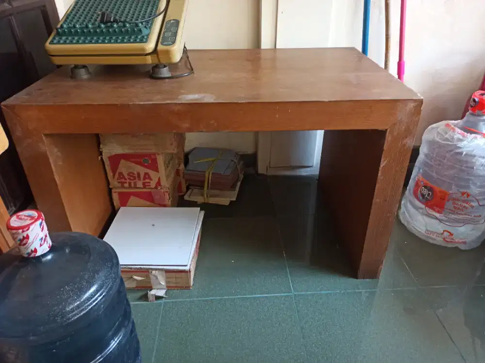 Meja kayu serbaguna