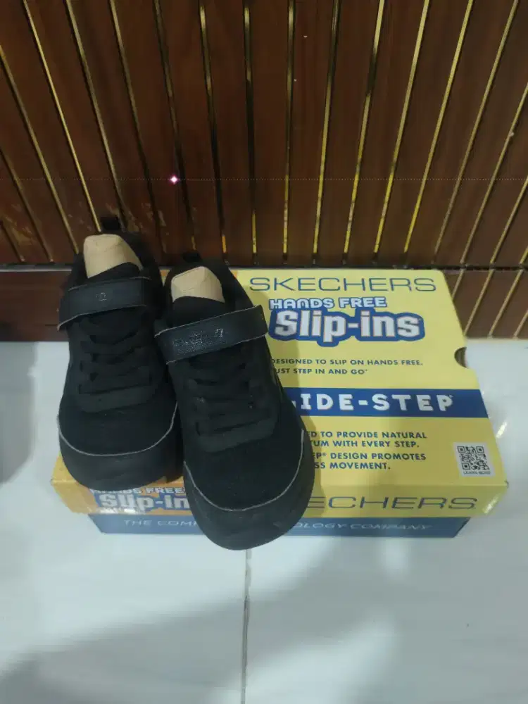 SEPATU SEKOLAH SKECHERS WARNA HITAM