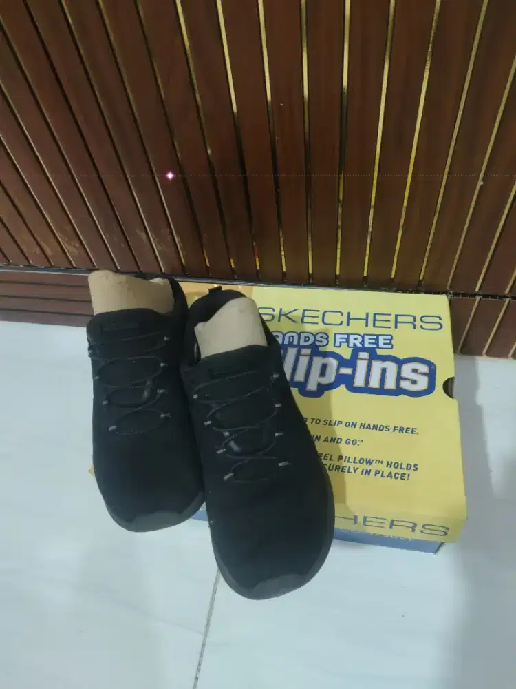 SEPATU SEKOLAH ANAK LELAKI MERK SKECHERS