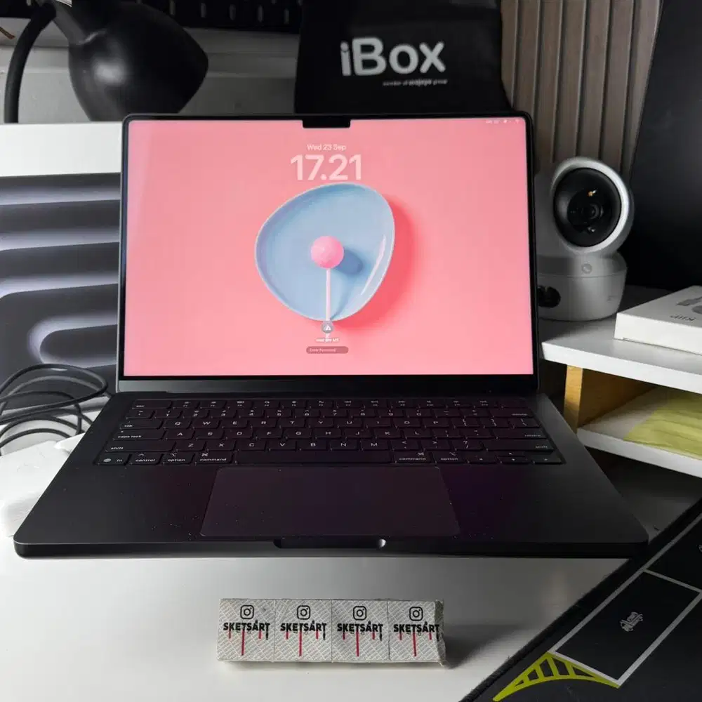 MacBook Pro M5 16gb 1TB Black iBox Battery Health 100%