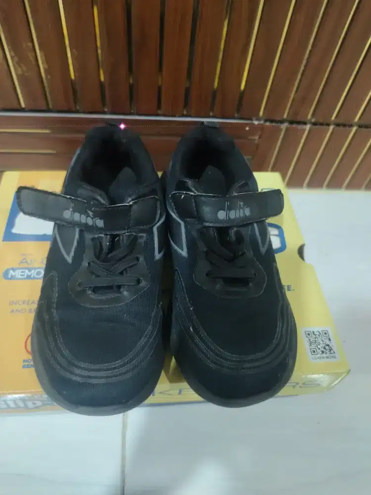 SEPATU SEKOLAH ANAK LELAKI MERK DIADORA