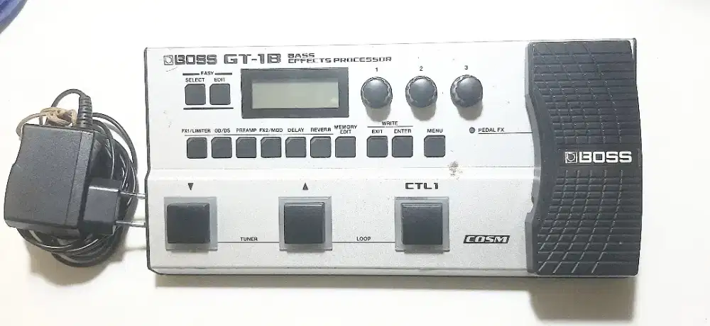 Pedal efex Boss GT 1B ( untuk bass)