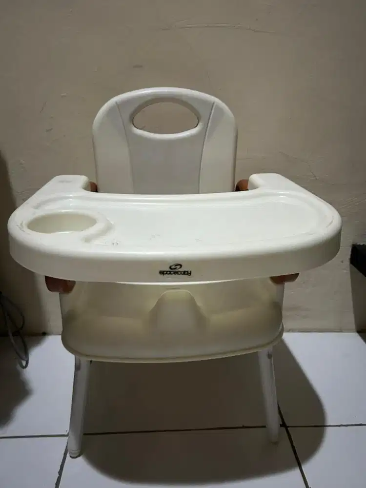 Tempat makan bayi