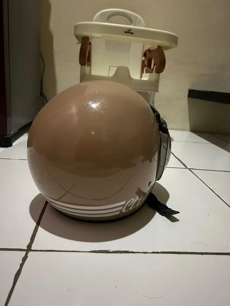 Helm bekas no baret