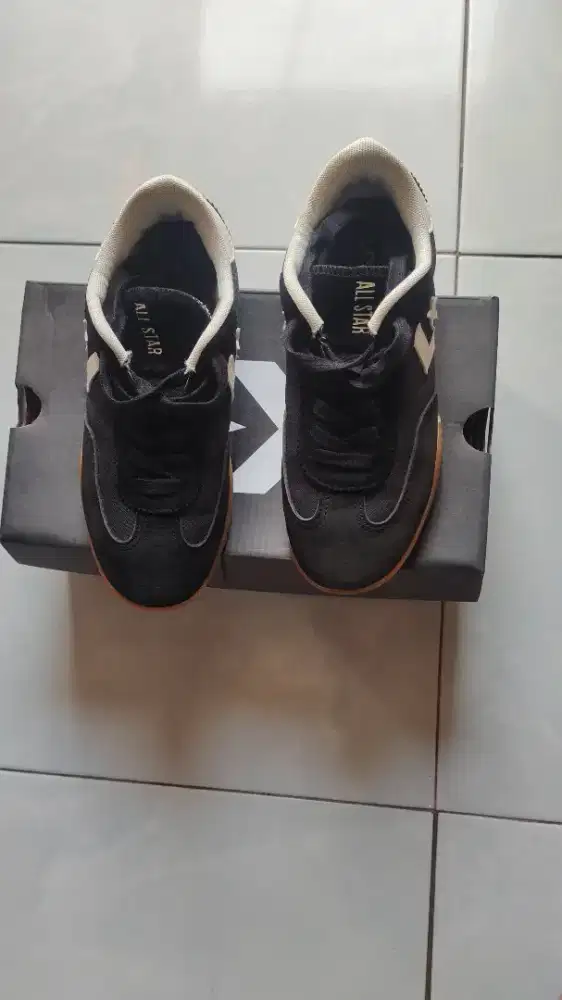 Sepatu  Converse Run Star Trainer Black White Gum 100% Original