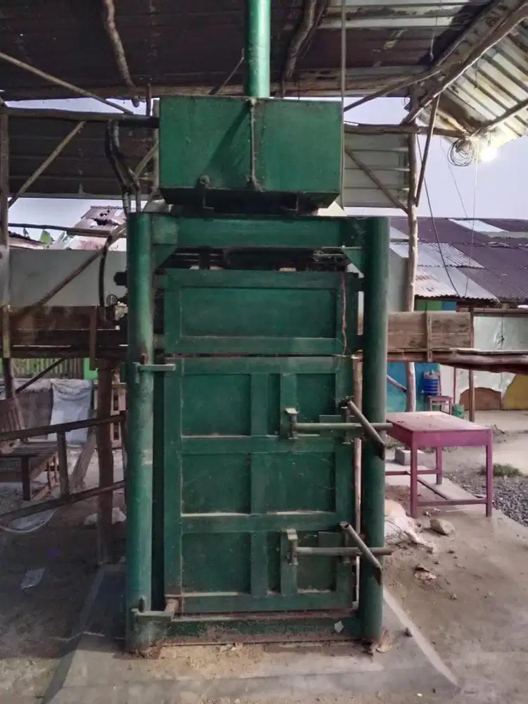 Mesin press botol plastik