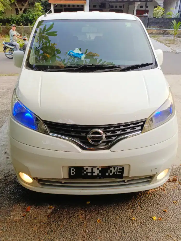 Nissan Evalia HWS putih manual Bekasi