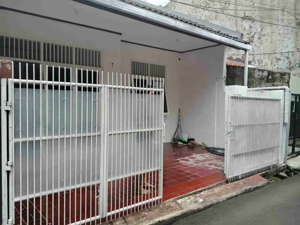 RUMAH GRESS DI KOMPLEK PONDOK KELAPA
