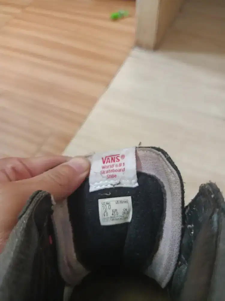 Sepatu pria Vans