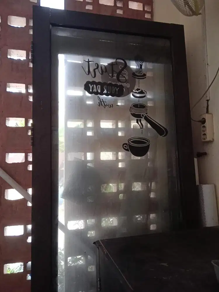 Pintu kaca ex bongkaran coffeeshop