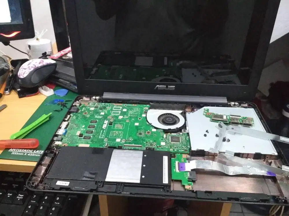 Jasa Servis Install Ulang Laptop Komputer Macbook
