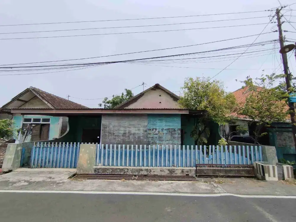 RUMAH LAMA DI JL SADEWA PINDRIKAN LOR SEMARANG TENGAH