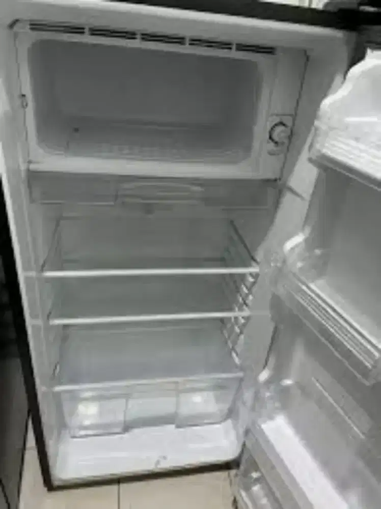 Di jual kulkas sharp 1 pintu bekas siap pakai