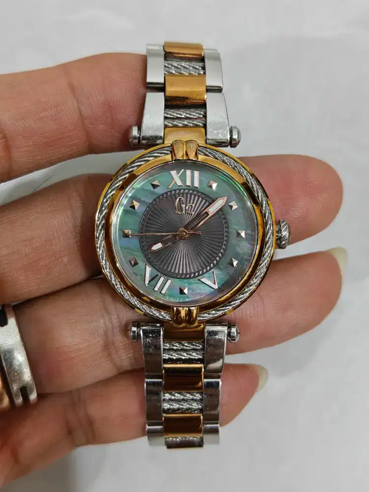 Jam gc guess collection wanita Y18015L5 original bekas bagus