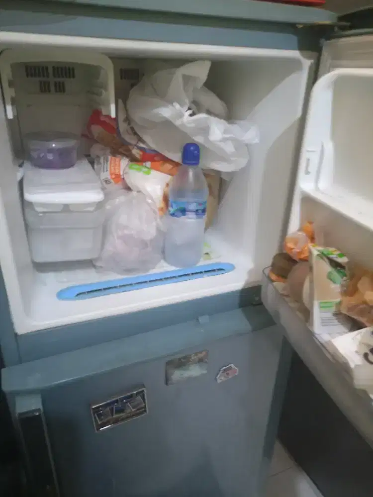 Jual lemari es 2 pintu merk'LG'