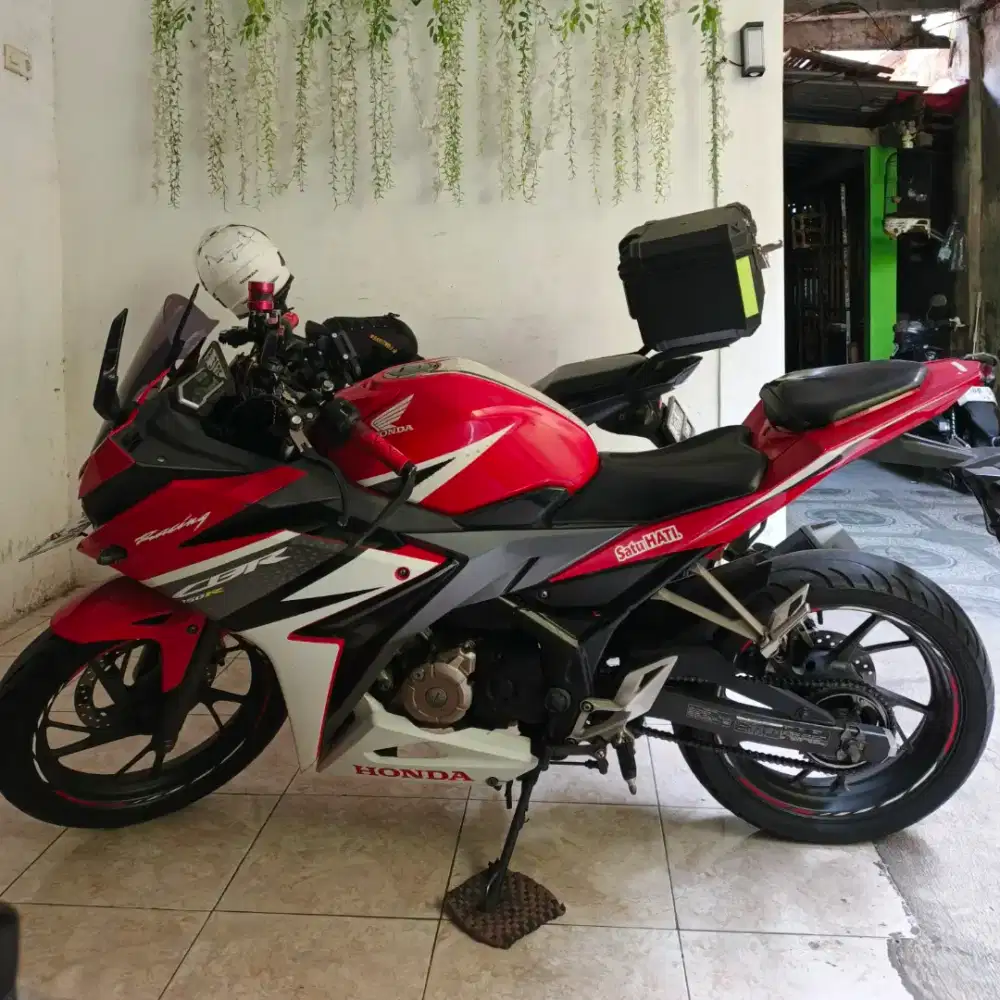 Honda CBR 150R tahun 2018