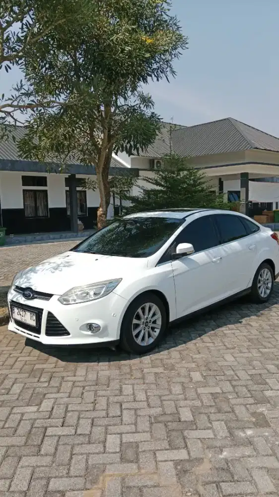Dijual Ford Focus Sedan Titanium 2012 KM 60rb an Putih Istimewaaaaaaaa
