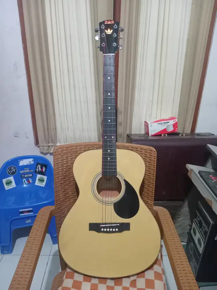 Gitar akustik string