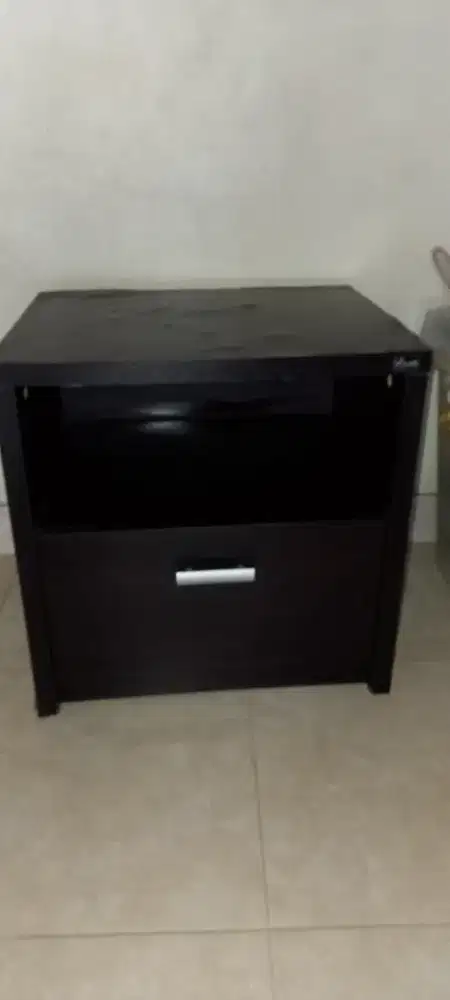 Meja Hitam Lebar 47cm Tinggi 45 cm