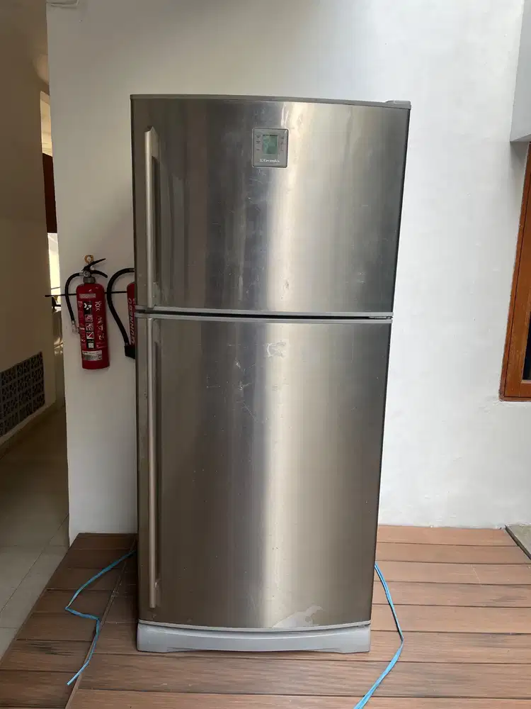 Kulkas Electrolux 2 Pintu 522L (Model ETE5107SD-RVN) – Jumbo & Dingin