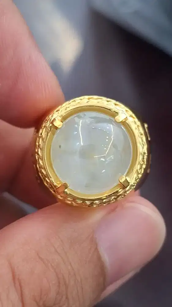 Mirah cempaka ceylon / natural sapphire srilanka