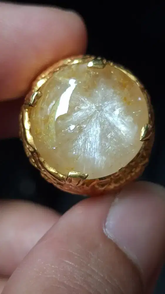 Mirah cempaka ceylon serat traphice / yellow sapphire srilanka / yakut