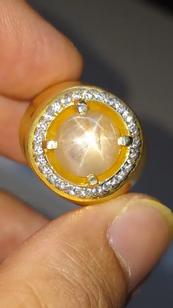 Natural yellow star sapphire srilanka / Mirah cempaka ceylon