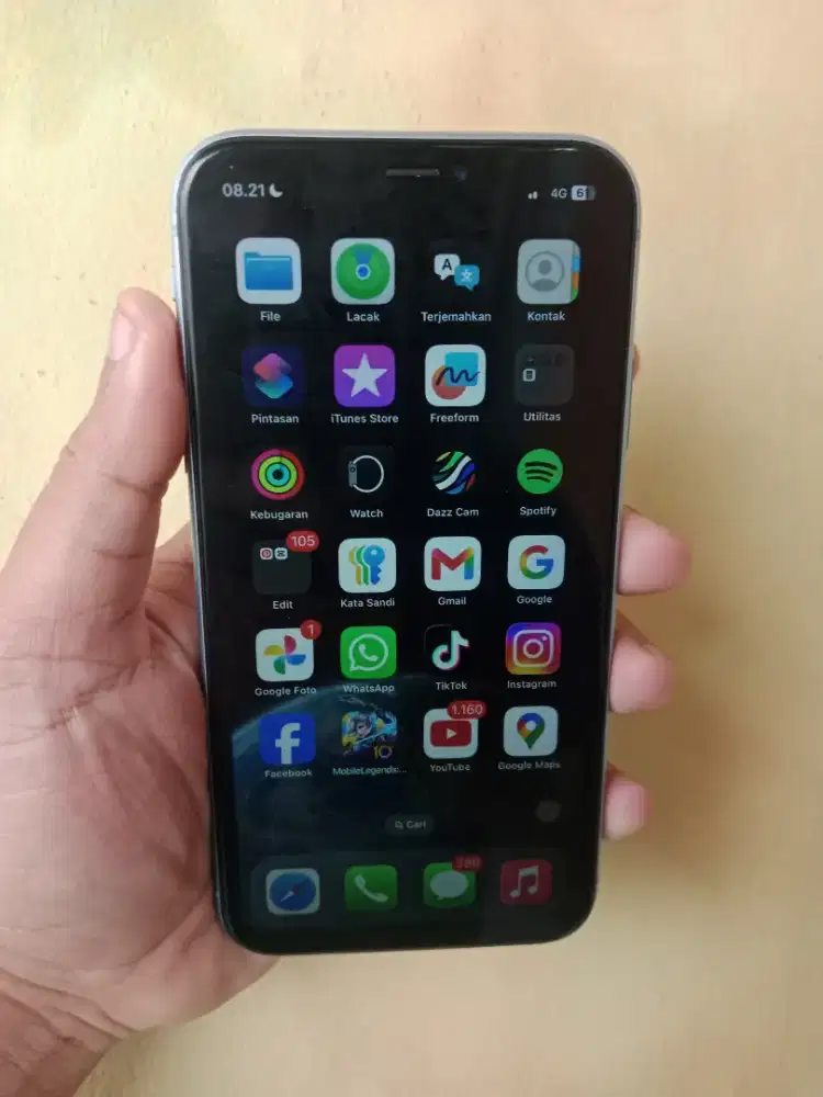 Iphone Xr 64gb kamera jernih cakep sinyal aman siap pakai