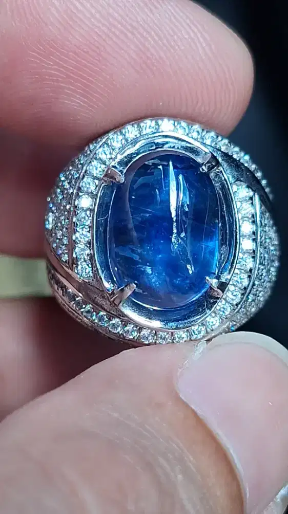 Natural blue sapphire