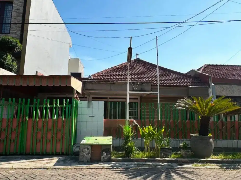 Rumah Bagus Semi Furnish SHM di Manyar Tirtoyoso