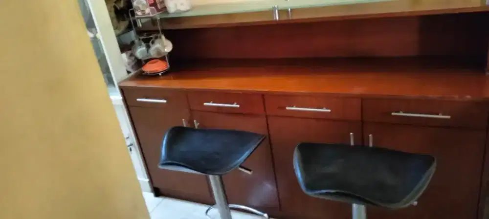 Meja kursi bar masih bagus kokoh