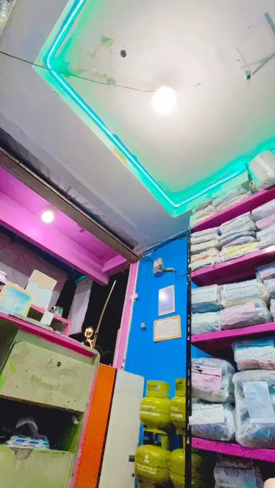 Loker laundry bagian setrika uap