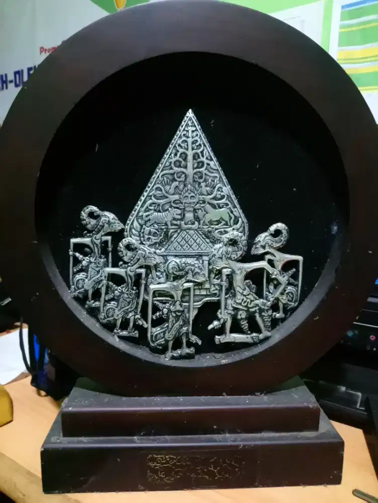 Wayang Bahan Perunggu