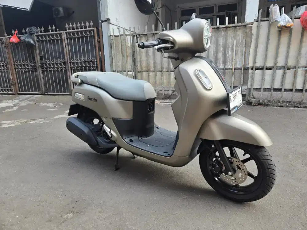 YAMAHA FAZZIO Hybrid Lux 2025