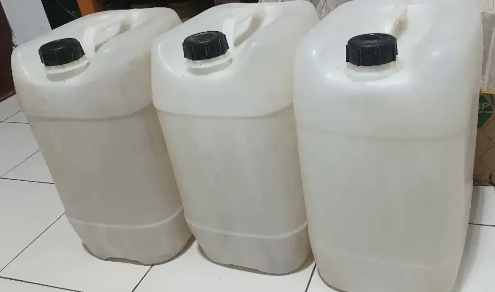 Jual 3 Jiregen 30 Ltr, masih ok warna putih