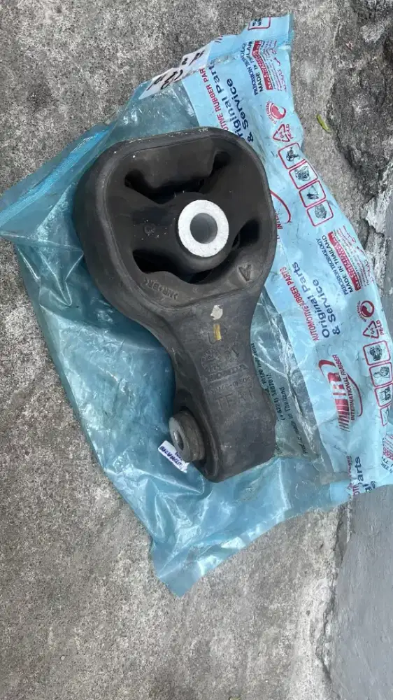 Engine mounting freed bawah