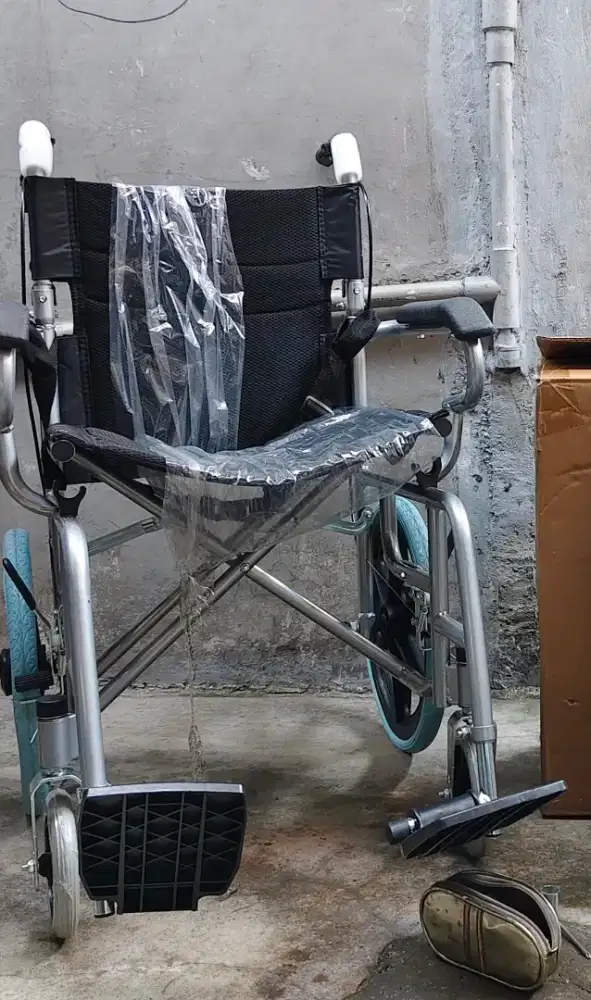Kursi roda 700rb nego tipis