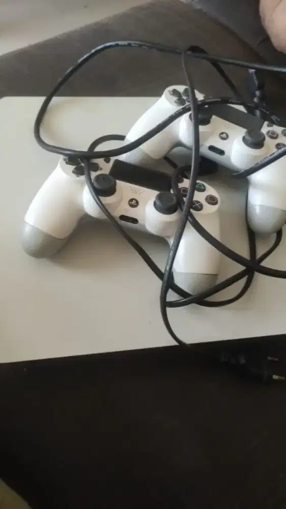 PS4 (1TB) lengkap stick
