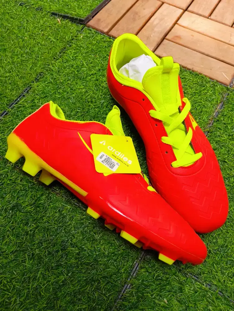 Sepatu bola cakep termurah