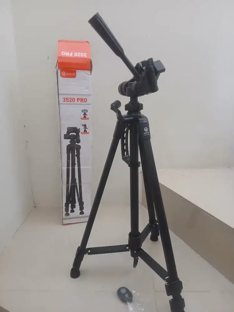 CAMERA/CAMCORDER TRIPOD
