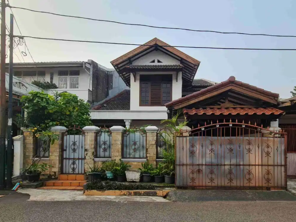 Dijual rumah vintage harga menarik lokasi strategis di Sektor 1 Bintaro