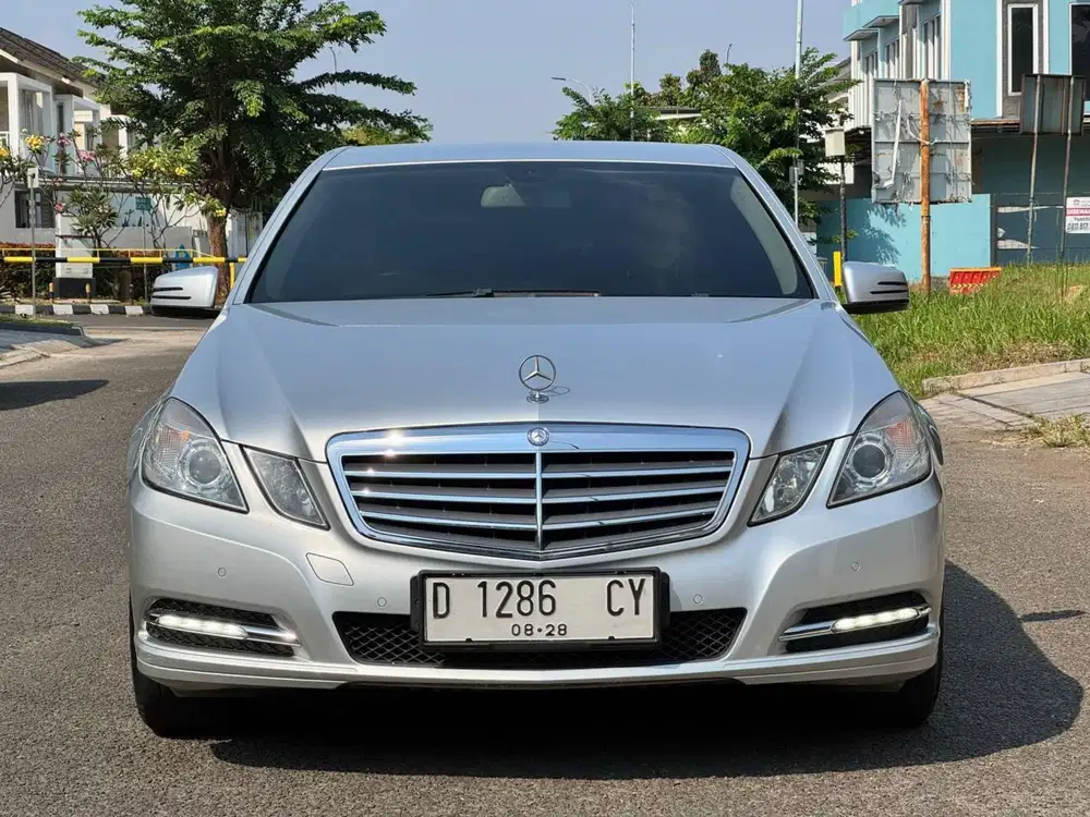 Mercy E250 cgi AT 2012 Abu-abu metalik