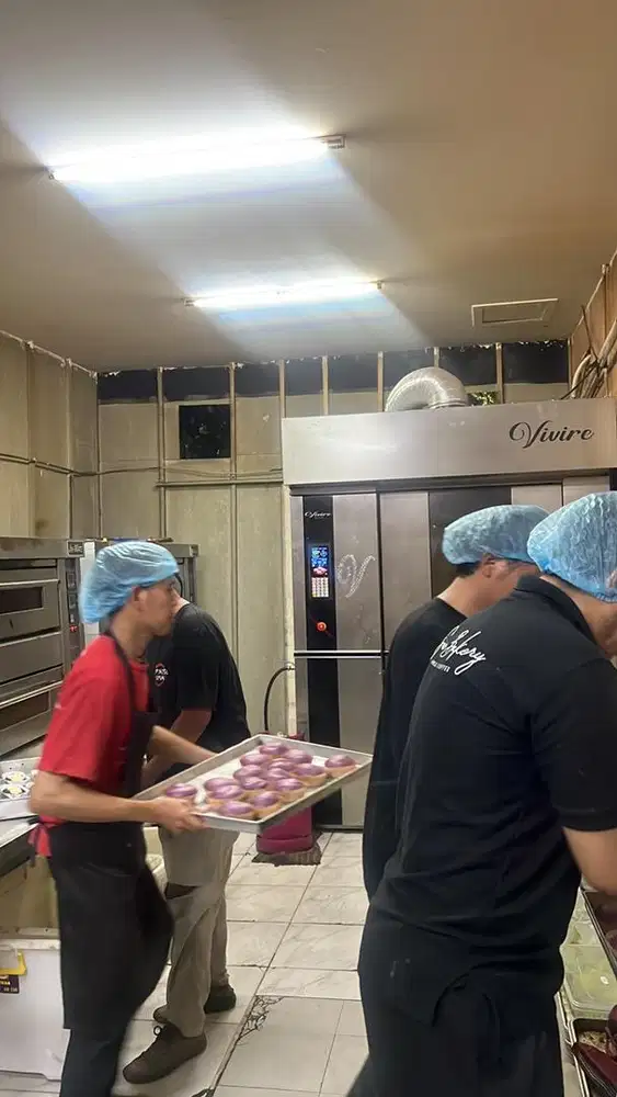 TUKANG ROTI (JUNIOR BAKER)