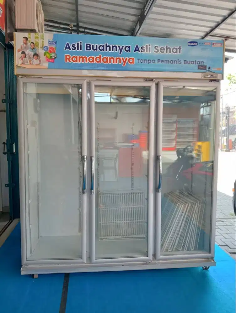 Showcase 3 pintu bekas murah GEA