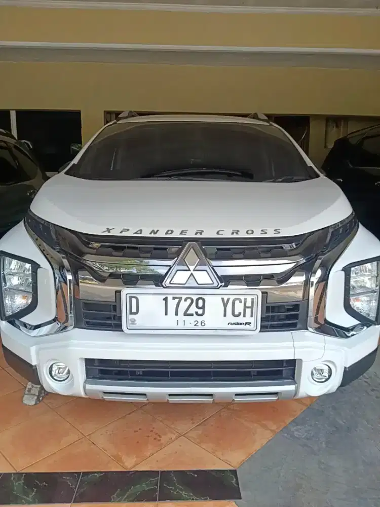 Bismillah numpang jual Xpander cros premium 2021 metic no D. Putih