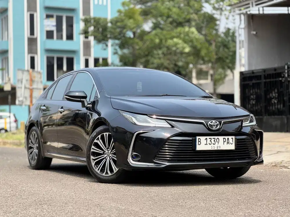 Altis V AT Facelift 2019 Hitam