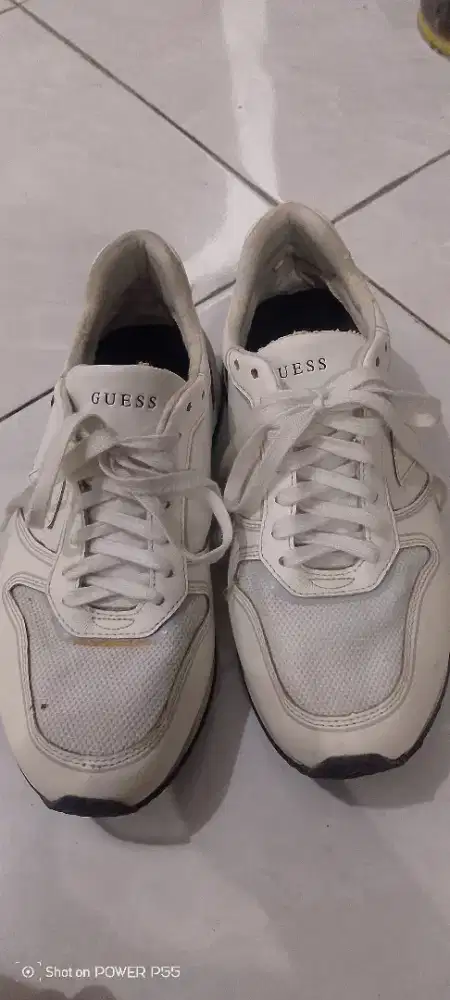 Sepatu kets/joging GUESS