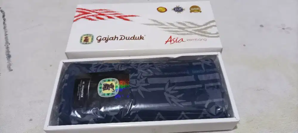 Sarung pria dan baju kokok