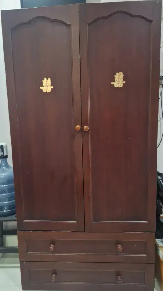 Lemari kayu mahoni / jati