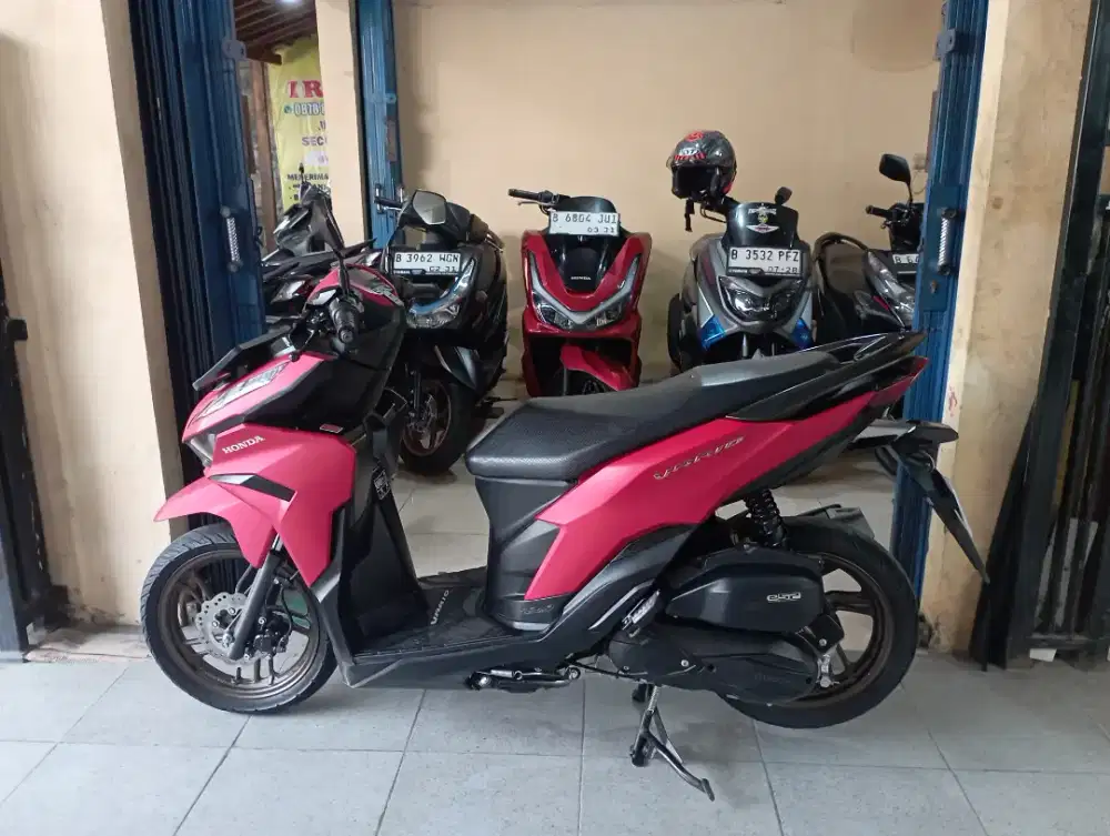 Honda Vario 125 Iss 2025 red matte keyless good condition